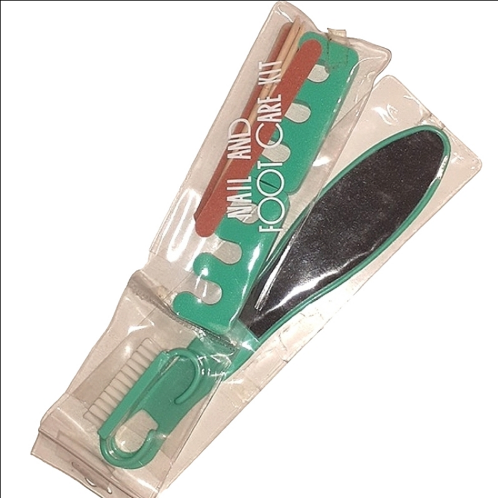 NAIL & FOOT CARE KIT - NEW in Pkg.